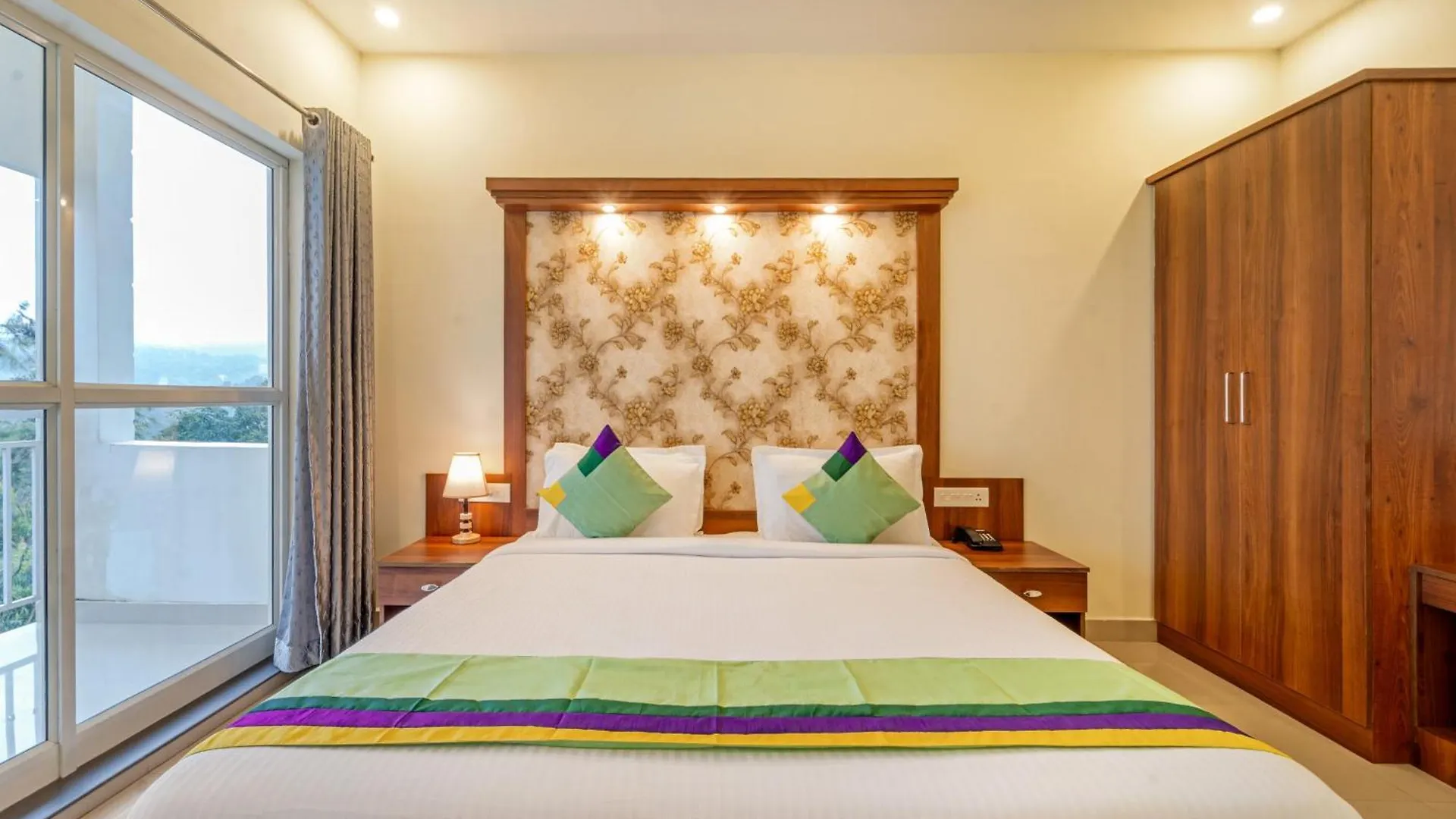 Hotel Treebo Windsong Resort Munnar, Tea Plantation View