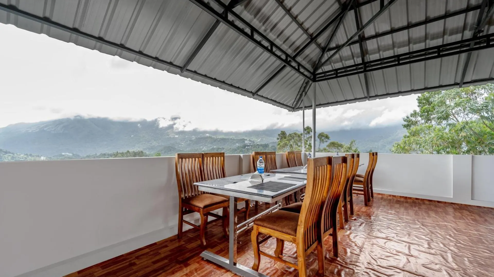 Treebo Windsong Resort Munnar, Tea Plantation View India