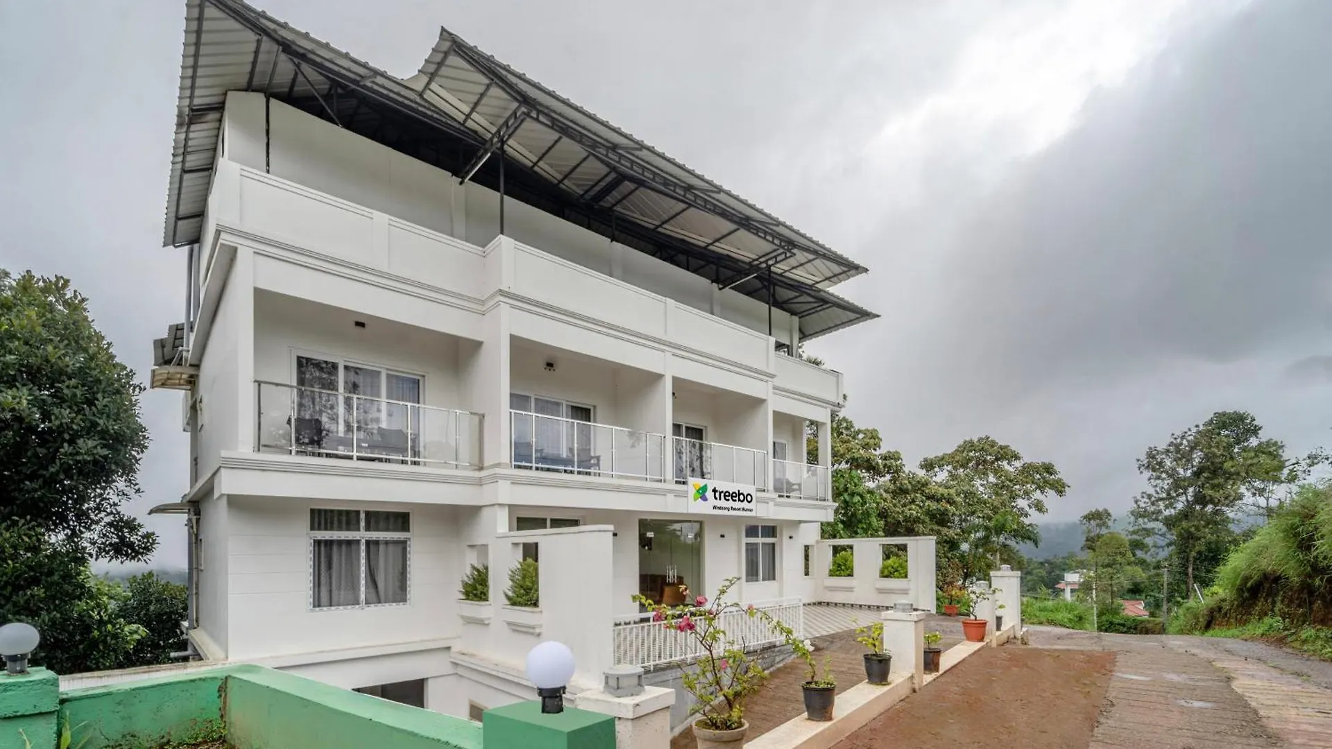 Treebo Windsong Resort Munnar, Tea Plantation View Hotel Munnar