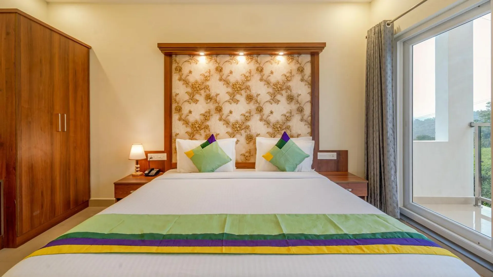 Treebo Windsong Resort Munnar, Tea Plantation View Hotel