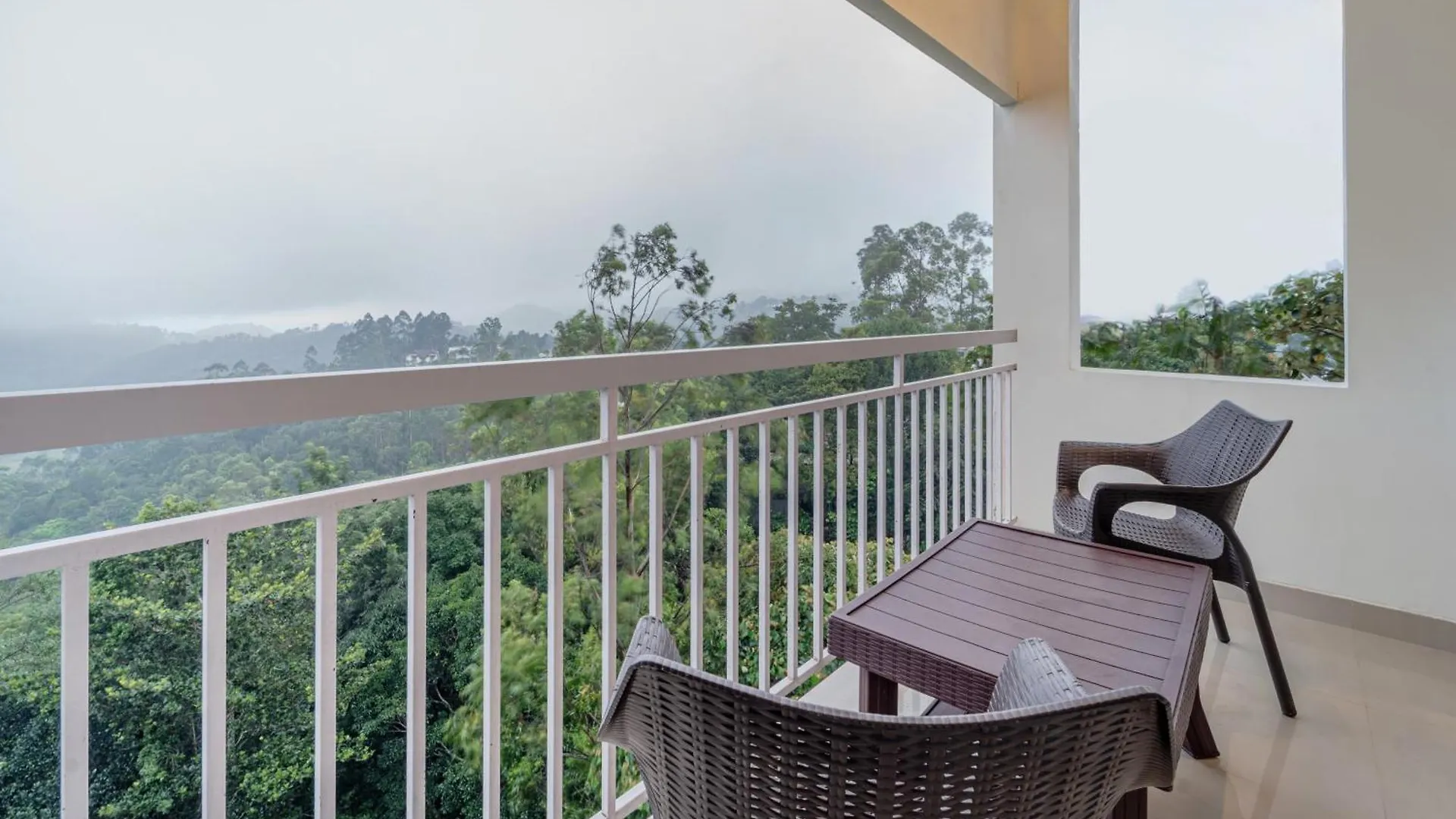 Treebo Windsong Resort Munnar, Tea Plantation View Munnar
